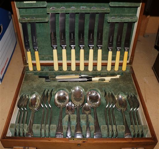 Walnut cased set of Old English pattern cutlery- 6 people